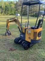1-Ton Mini Compact Excavator – 13.5HP Briggs & Stratton Engine Micro Crawler Digger (AGT-H12)